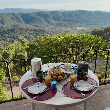 D'hôtes Avec Kitchenette Vue Et Montagnes L'estérel Panoramique Bed and breakfast Saint-Jean-de-l'Esterel